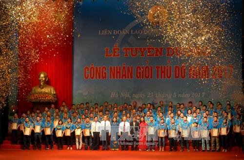 Lễ Báo công dâng Bác và tuyên dương Công nhân giỏi Thủ đô năm 2017